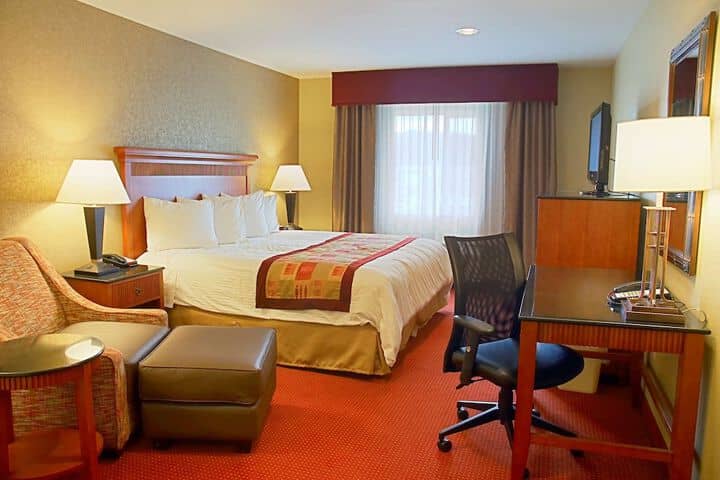 Room 10 of 28