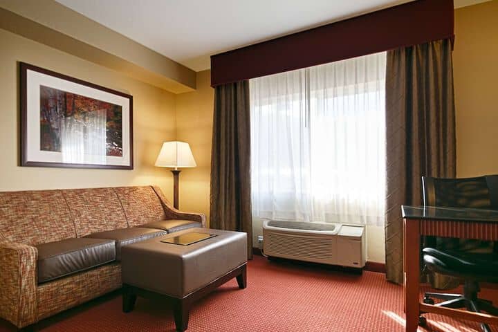 Room 17 of 28